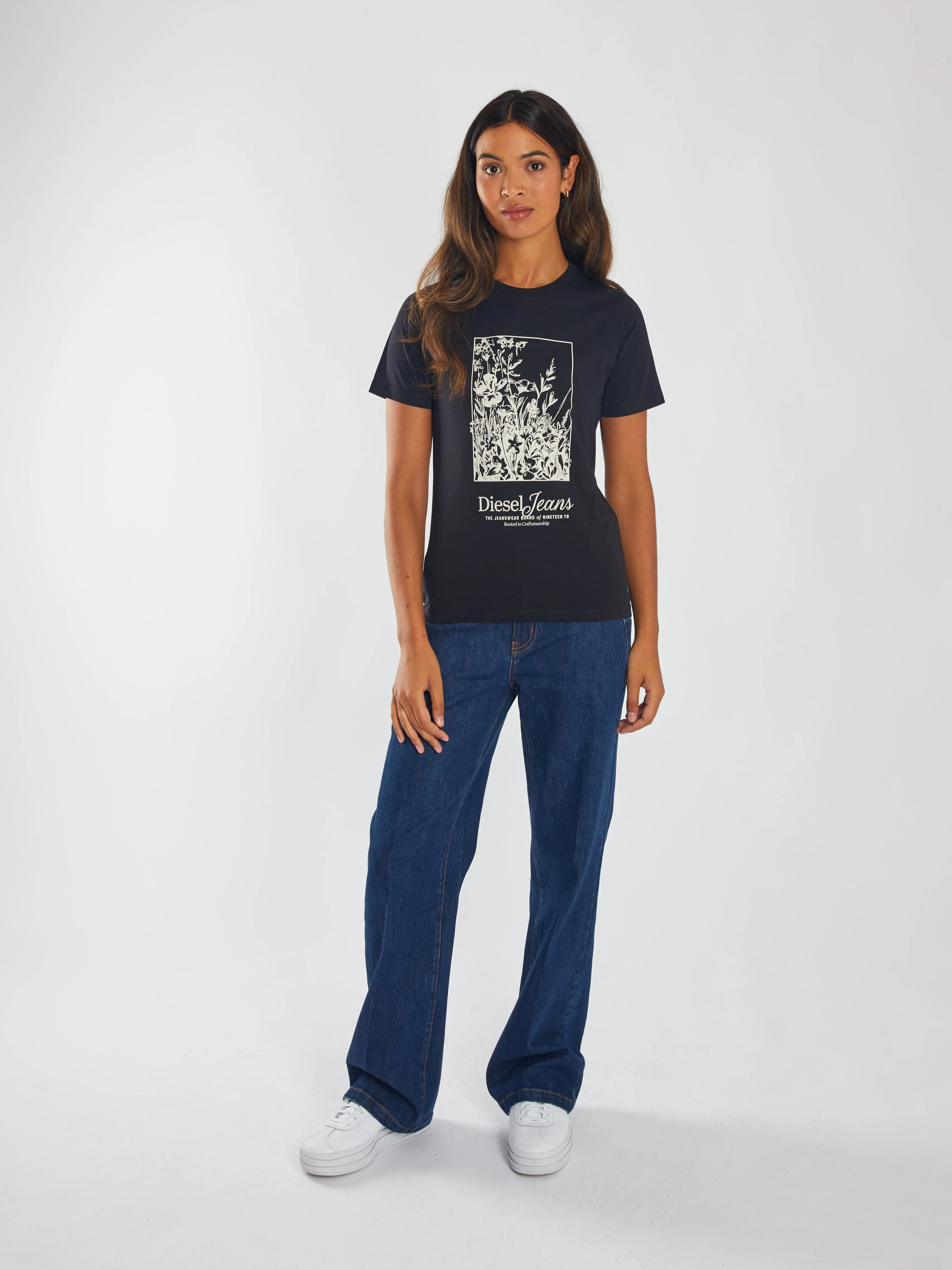 Moyna Tee Black hypoallergenic material perfect for all-day wear