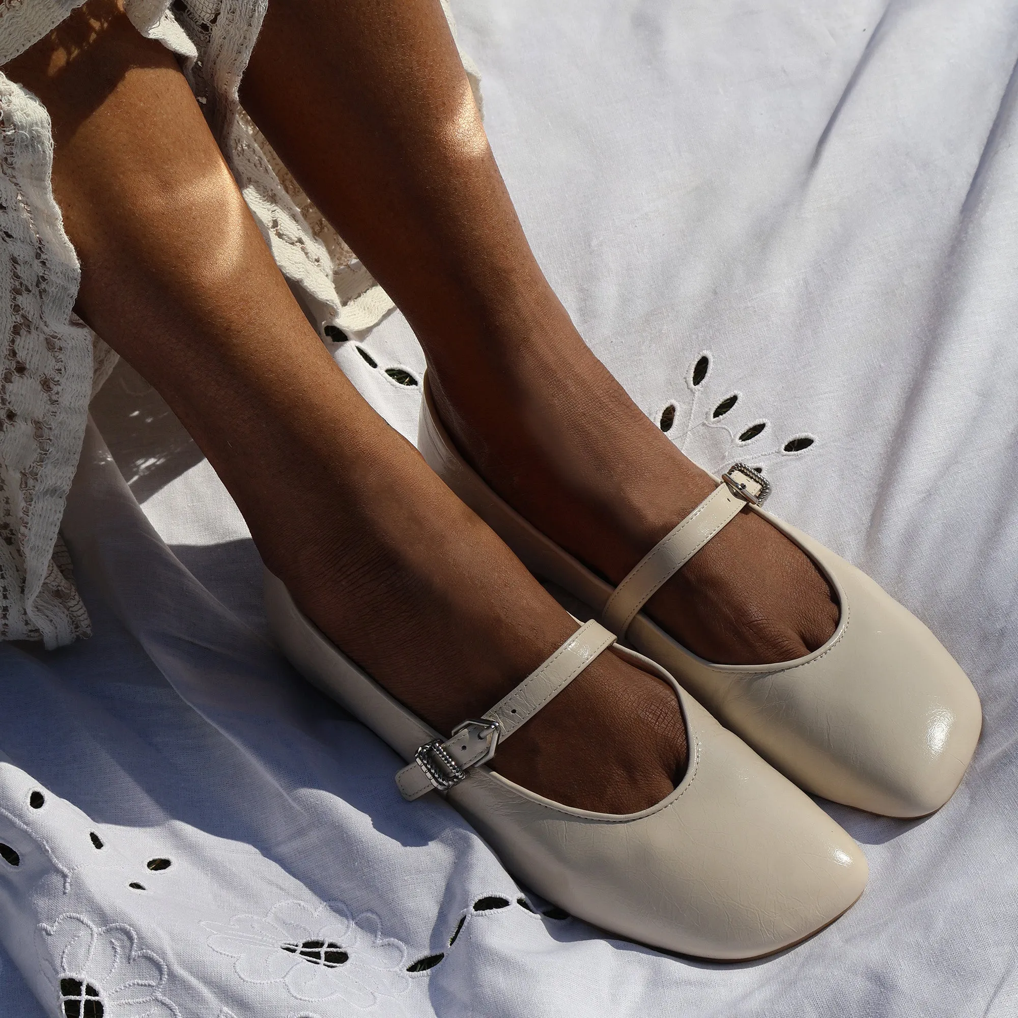 ALIZZA BALLET FLATS CREME CRINKLE PATENT Light Sole