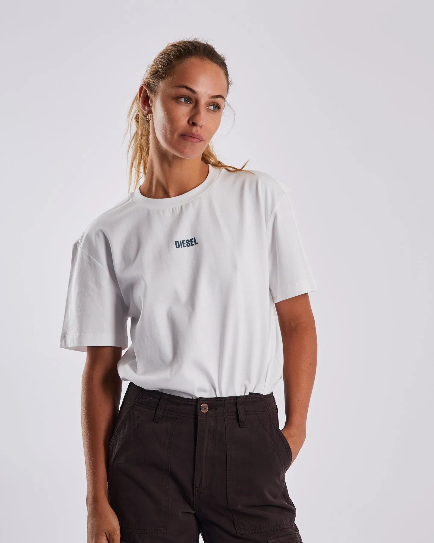 Amari Tee Cloud White Playful Prints All-Day Stretch