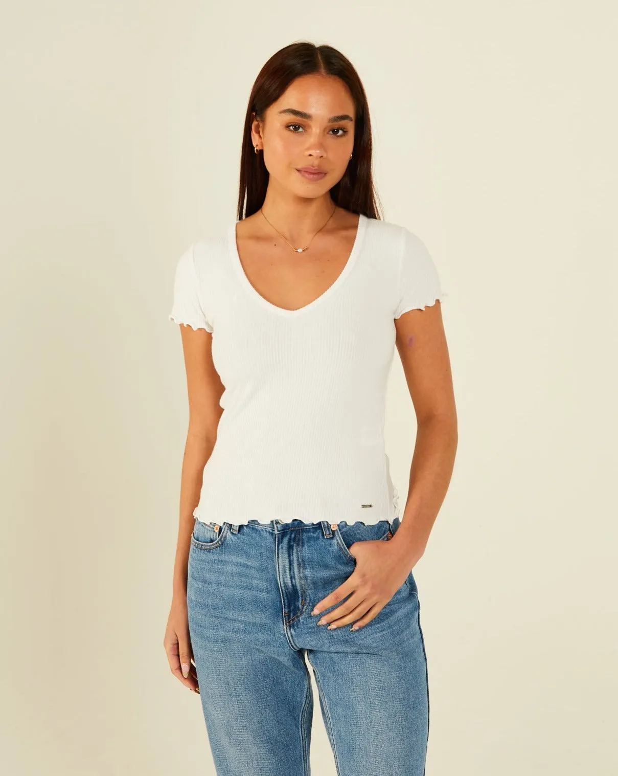 Este T-Shirt Dove White Fade Resistant Print Day-to-Night Look