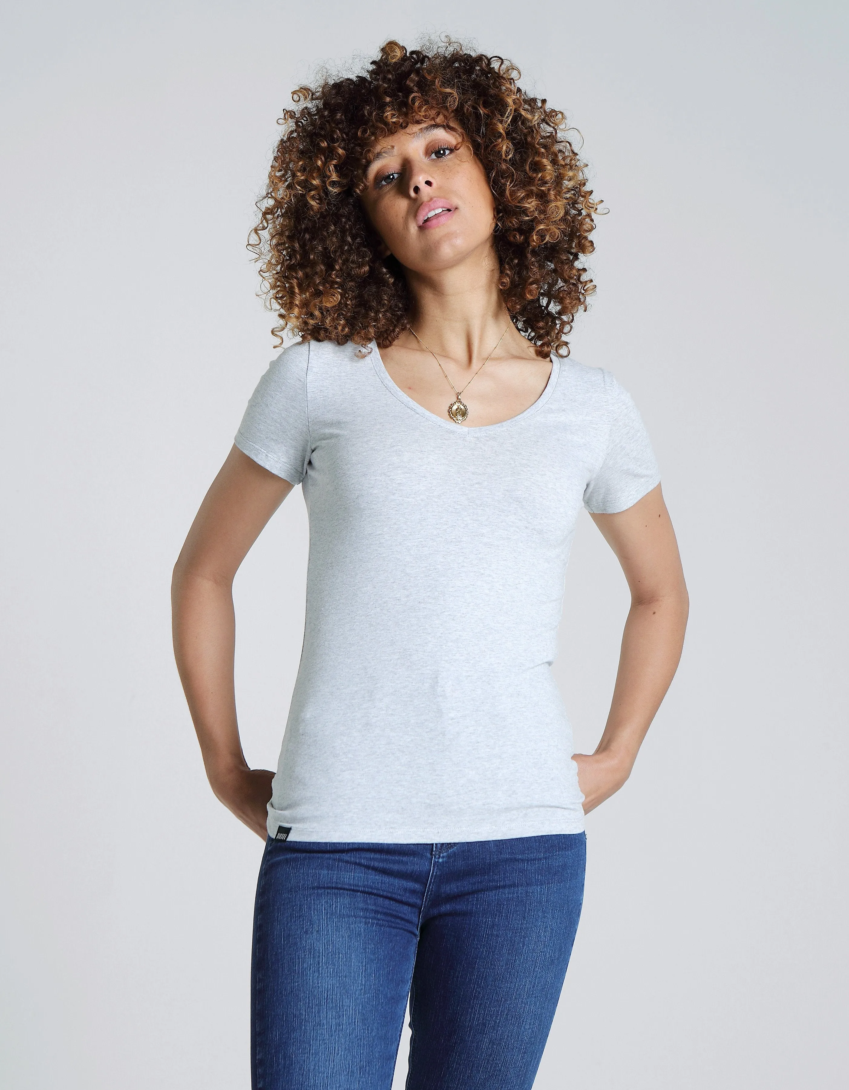 Day-to-Night Look Street Comfort Clara V Neck Basic Pebble