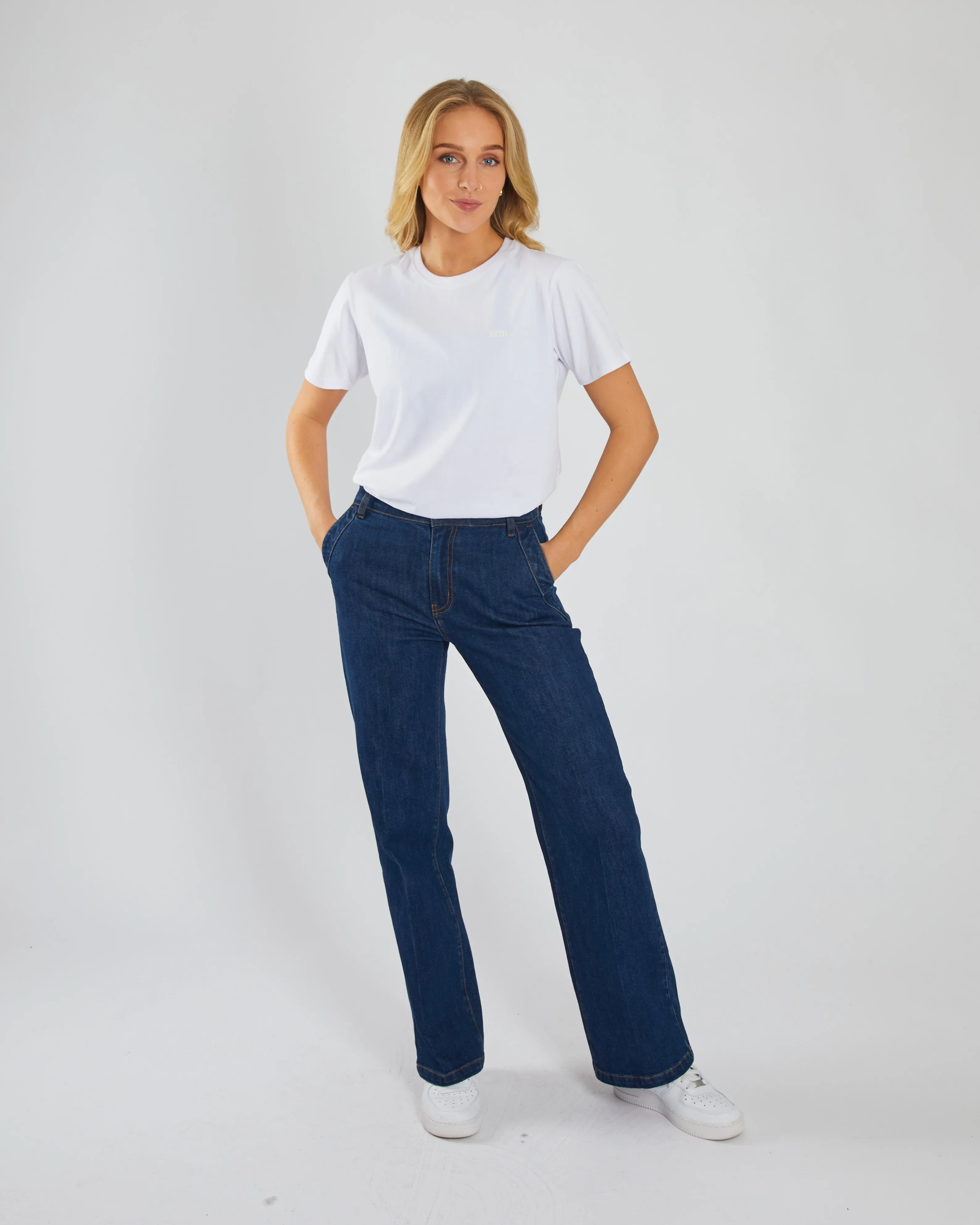 AdvancedMoistureManagement Flexible Design Jada Basic O Neck White