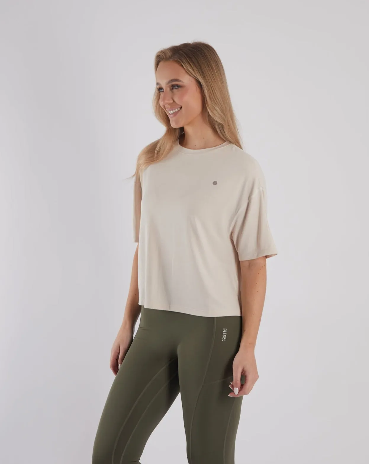 Evie Tee Birch White Flattering Design Neutral Color