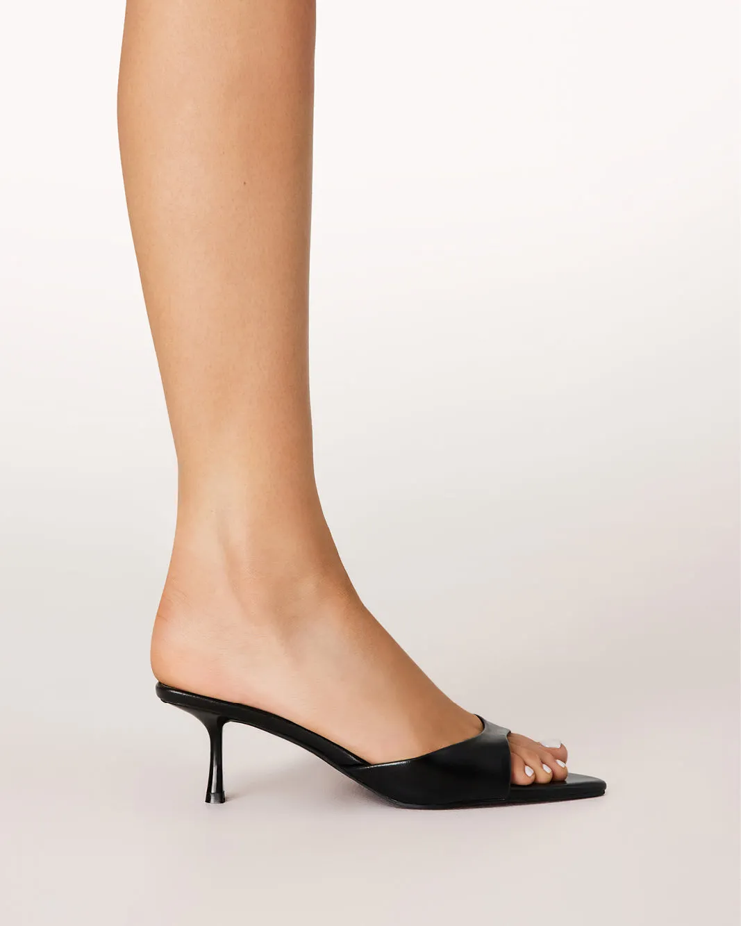 RUNA - BLACK SHINE Cute Heels luxe feel