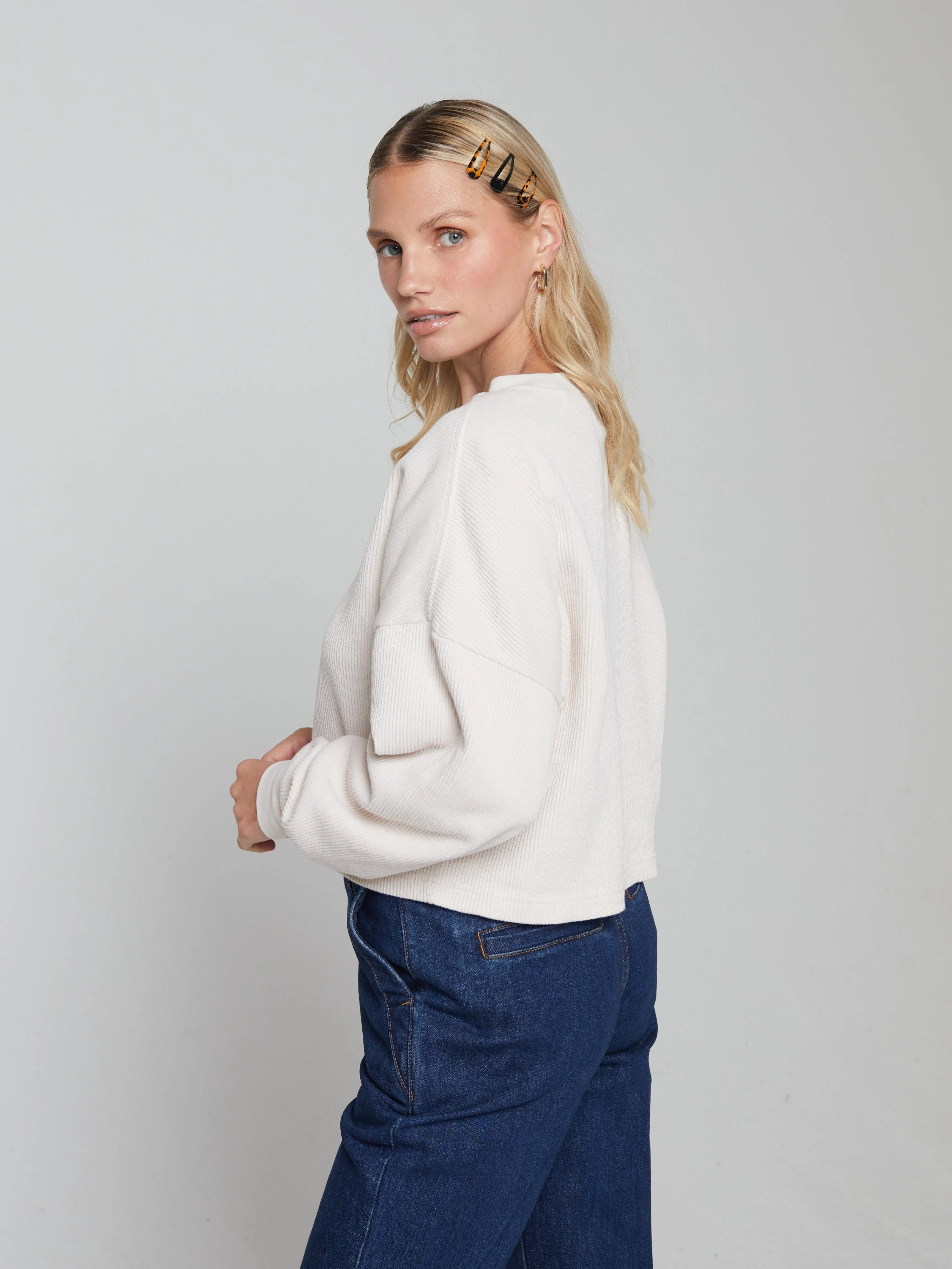 Mia Ls Tee Stone White Chic Style Trend