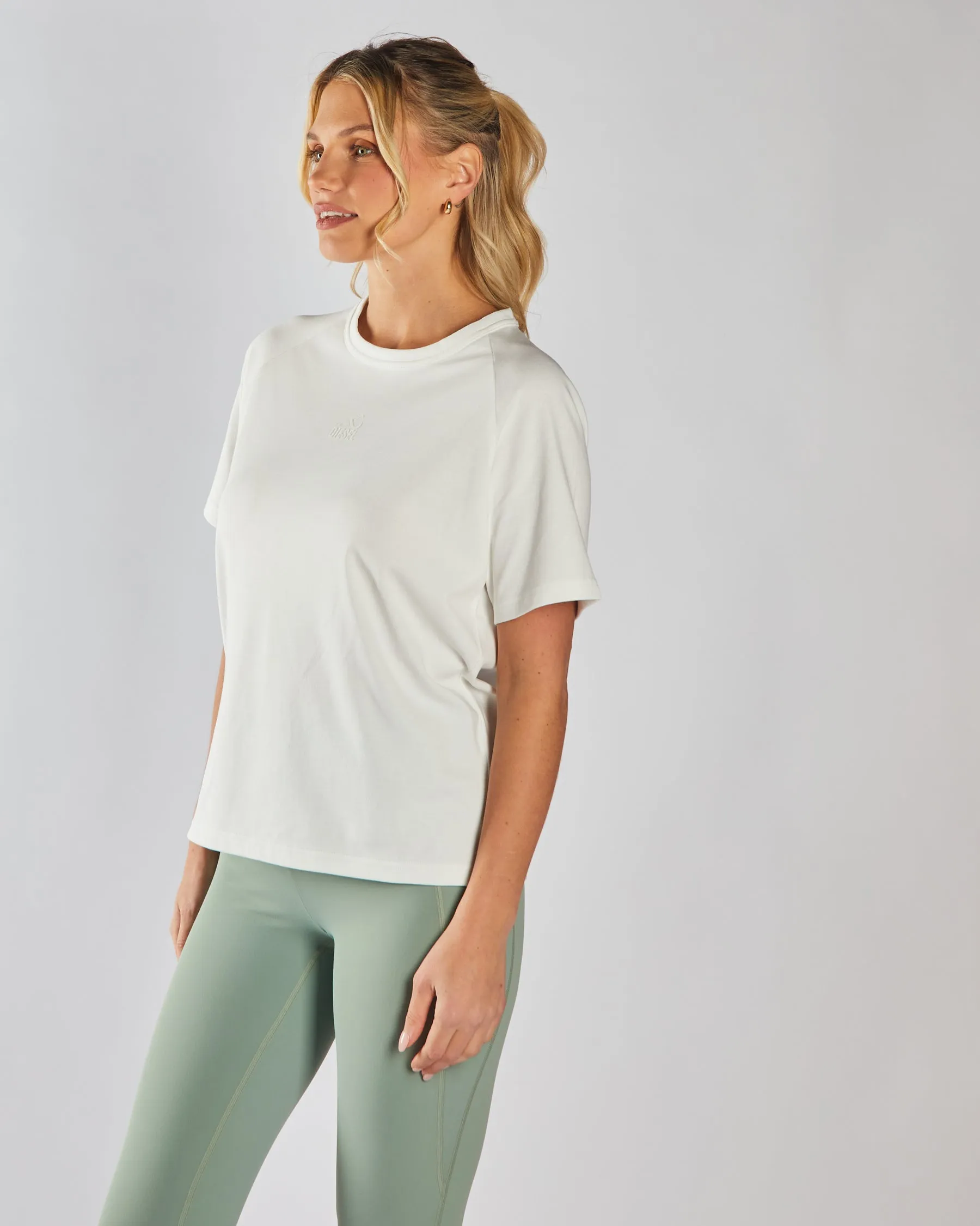 Gia T-Shirt Ivory Quick Release Hem