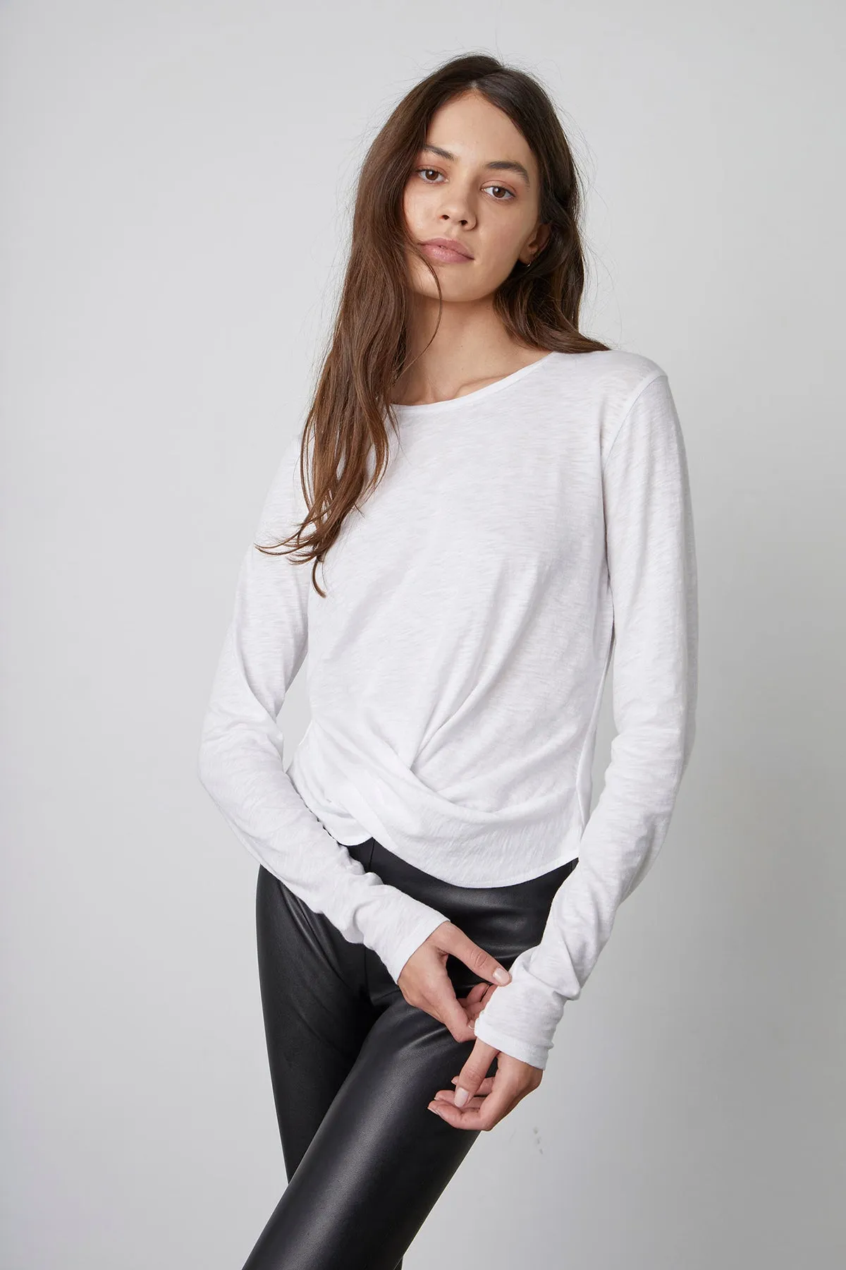 Classic Trend Look Chic and Cozy BEATRICE FRONT TWIST TEE