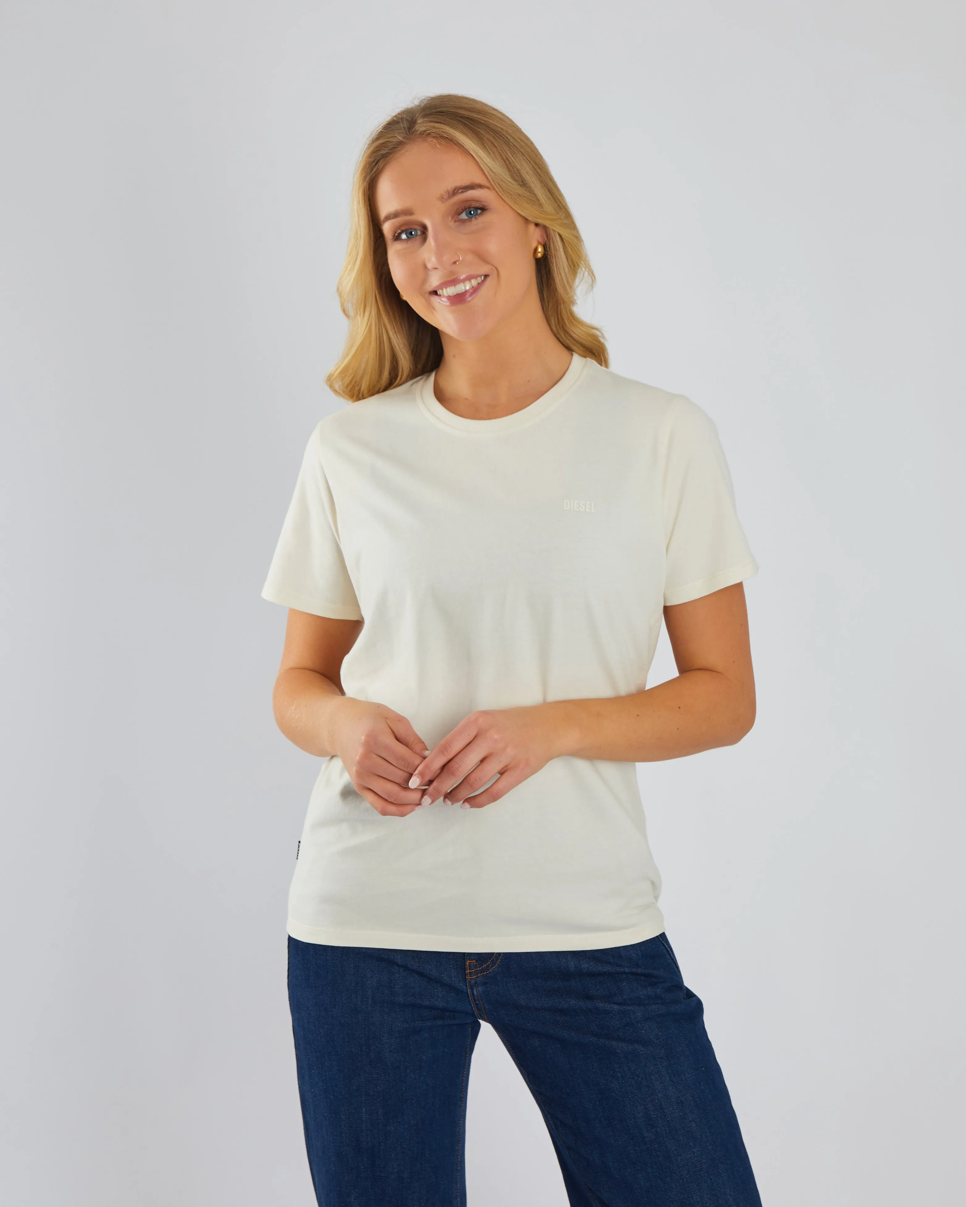 Jada Basic O Neck Cream Essential Look