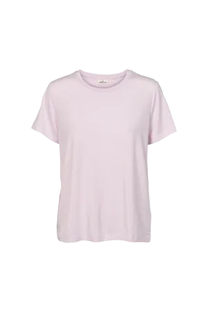 Jolanda Tee - Lavender Fog Relaxed Design Performance Fit Wear