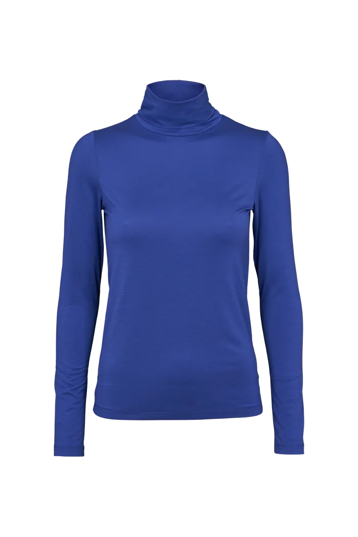 Joline T-Neck - Clematis Blue Outdoor Trend Look