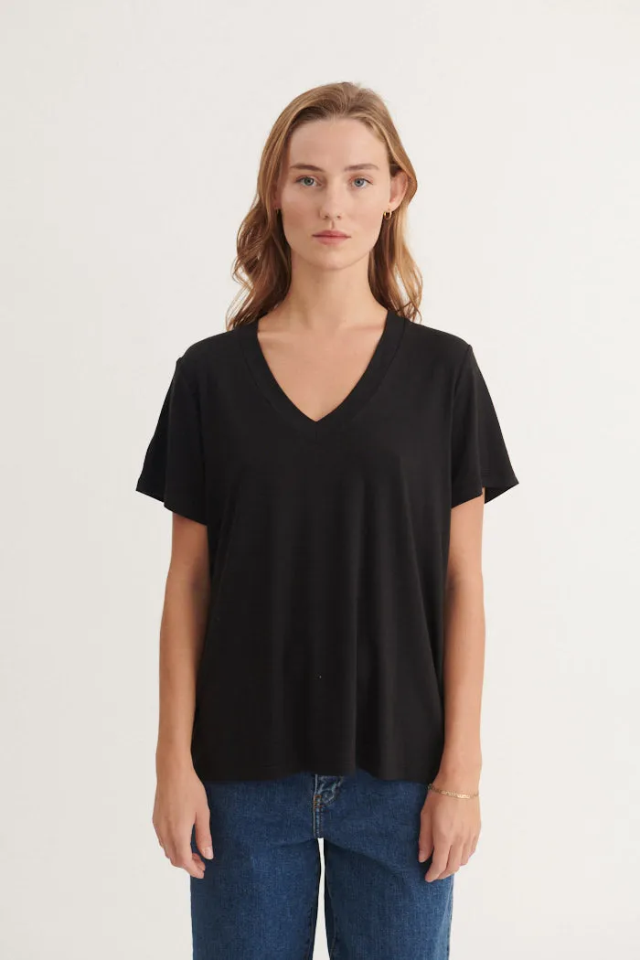 Joline V-neck - Black Vegan