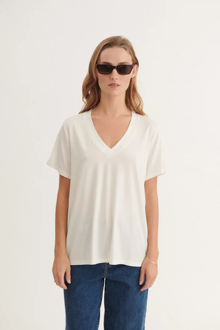 Casual Appeal Joline V-neck - Off White