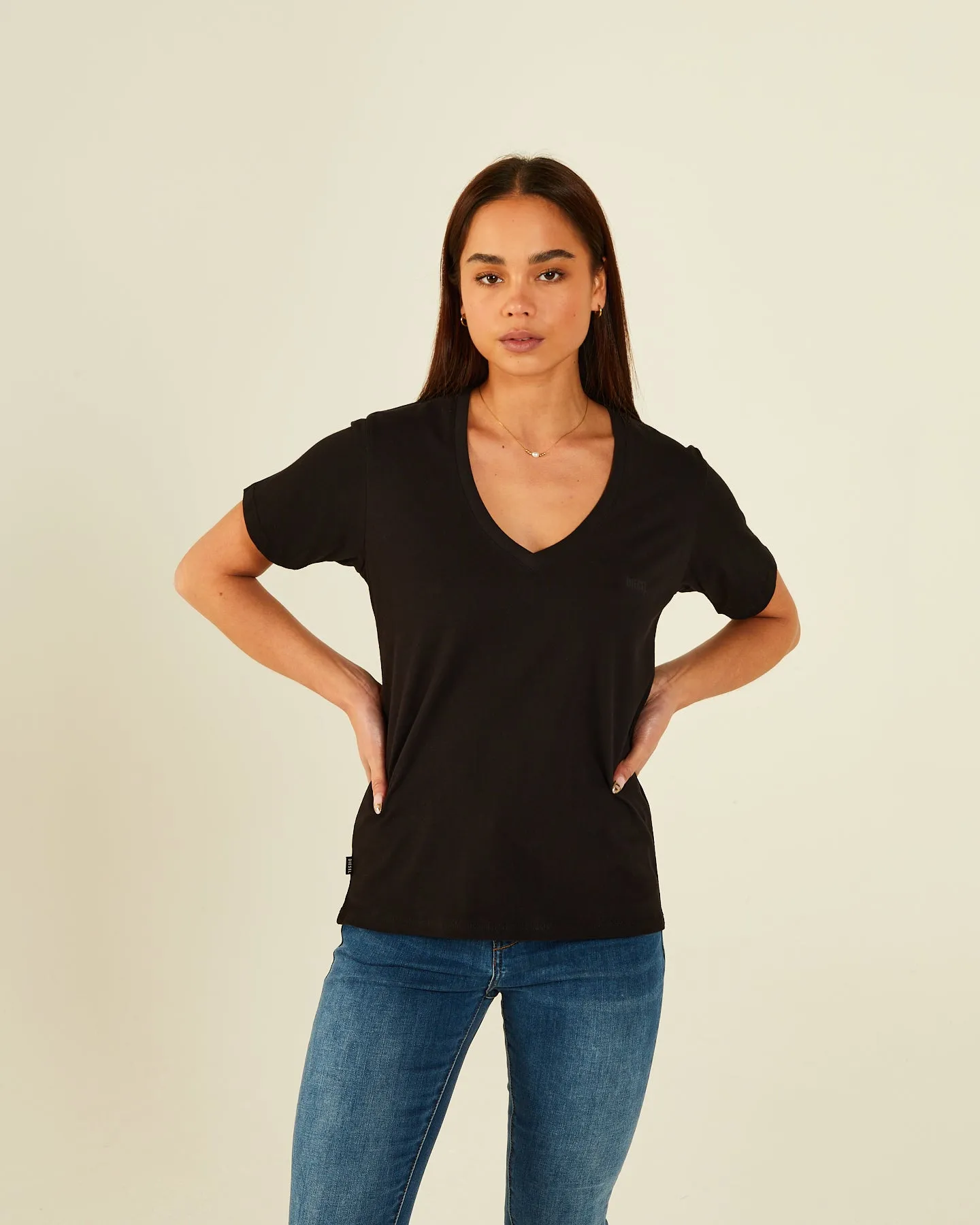 Elisa Basic V Neck Tee Black Casual Performance Fit