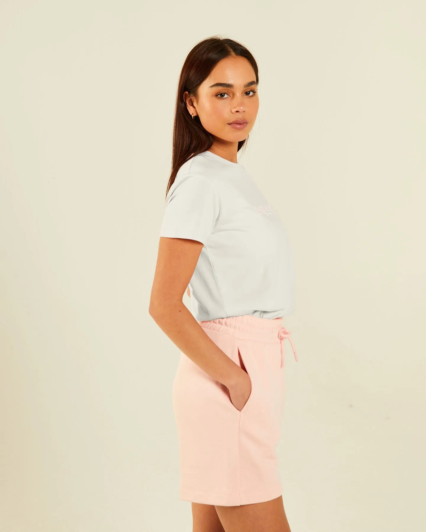 Comfortable Shape Subtle Embroidery Raya Tee Dove White