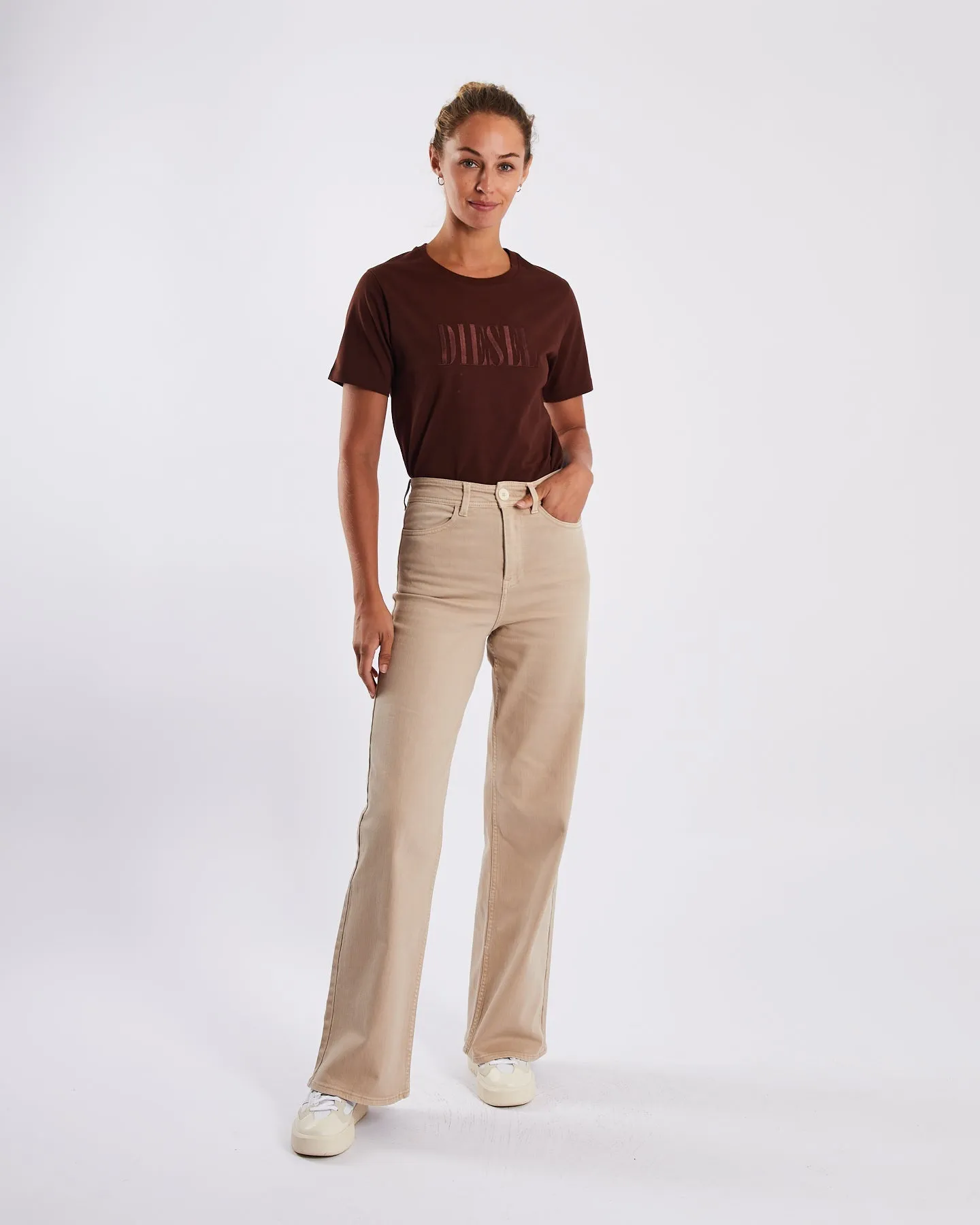 Leandra T-Shirt Deep Coco Comfy Wardrobe Sleek Design Fit
