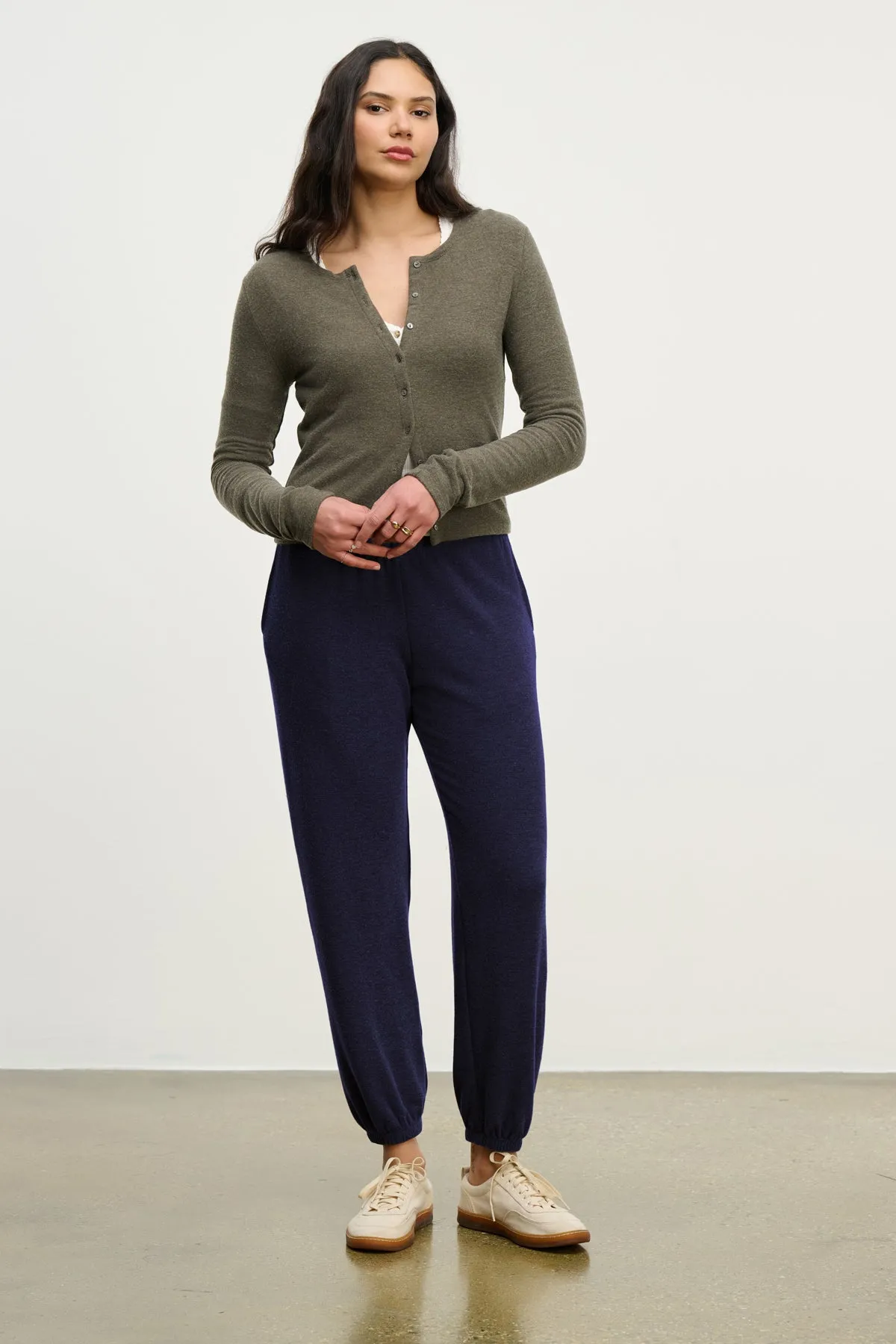 LEXIE SWEATPANT Roomy Look Stretch Form