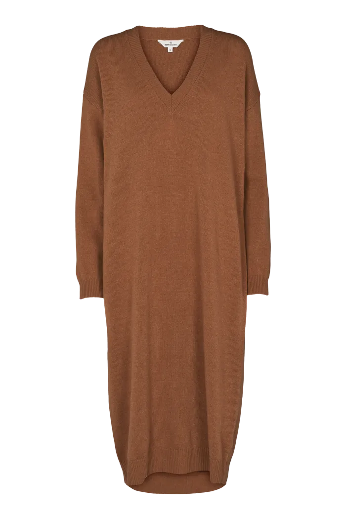 Versatile-Style Flattering Cut Lise V-Dress - Chipmunk