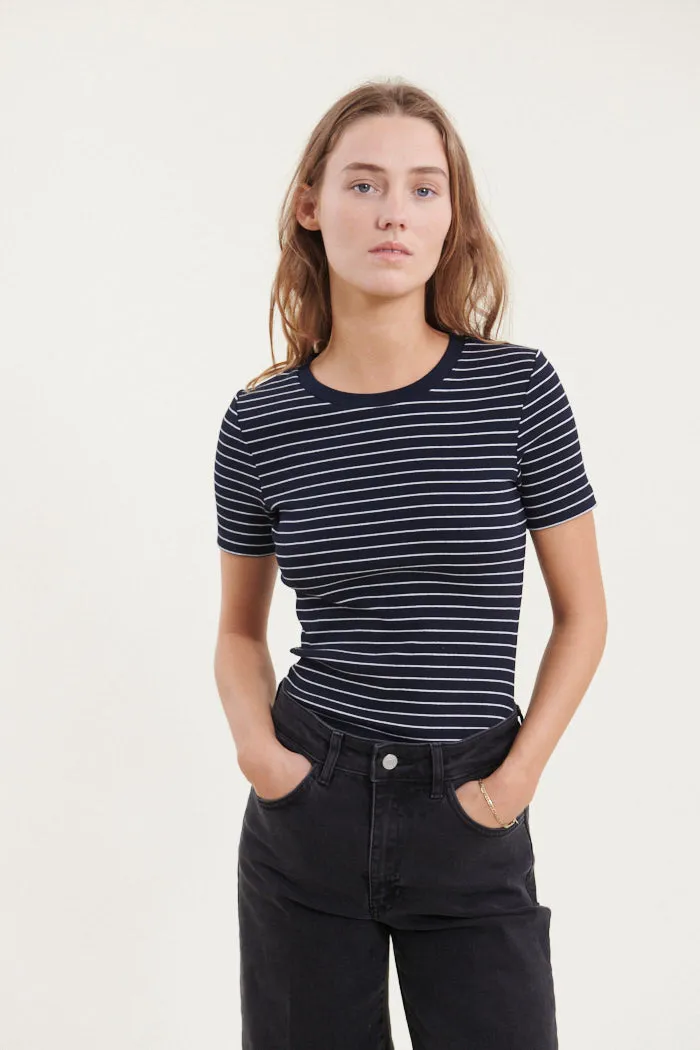 Ludmilla O-Neck - Black / bright white Comfortable Layering