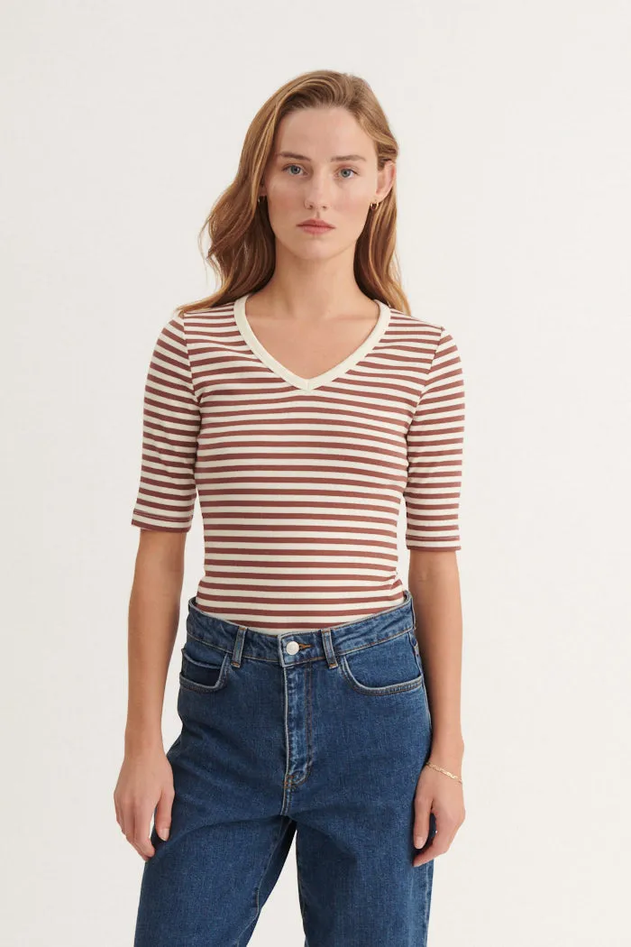 Ludmilla V-Neck - Whisper White/Mink Comfy Flex Garment Dyed Technique