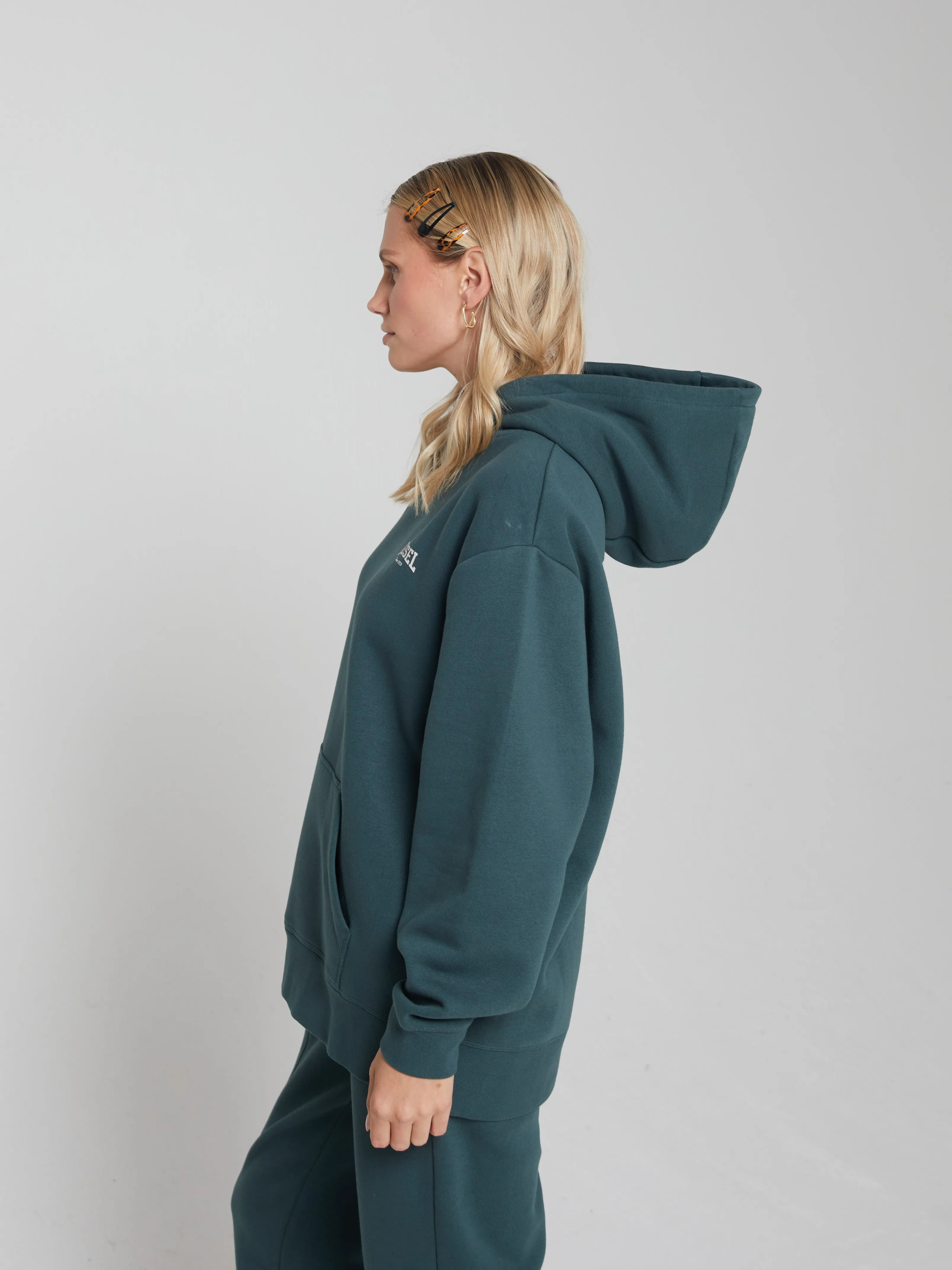Layer Fit Street Essential Noor Hood Campus Green
