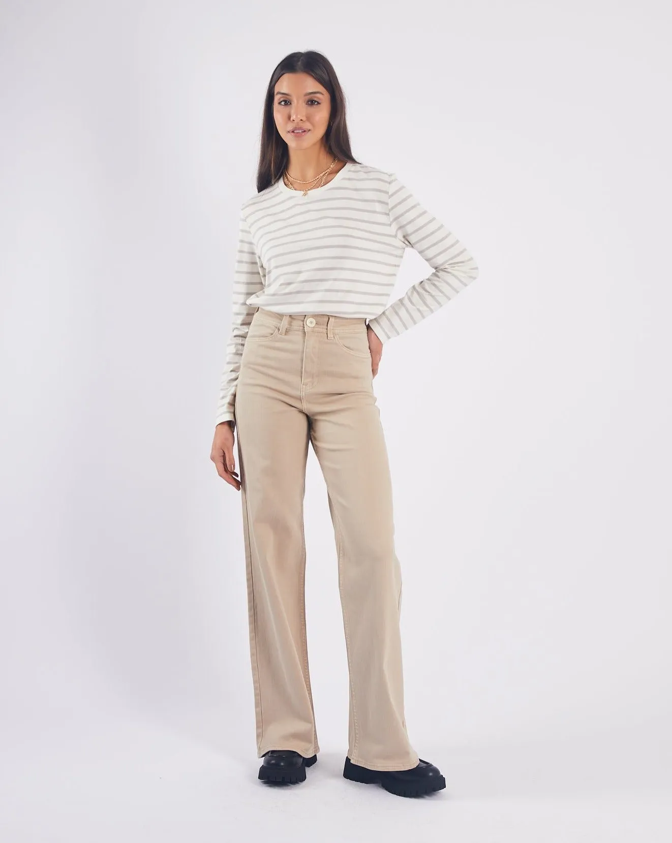 Streetwear Style Fashion Layering Petra T-Shirt Warm Stone