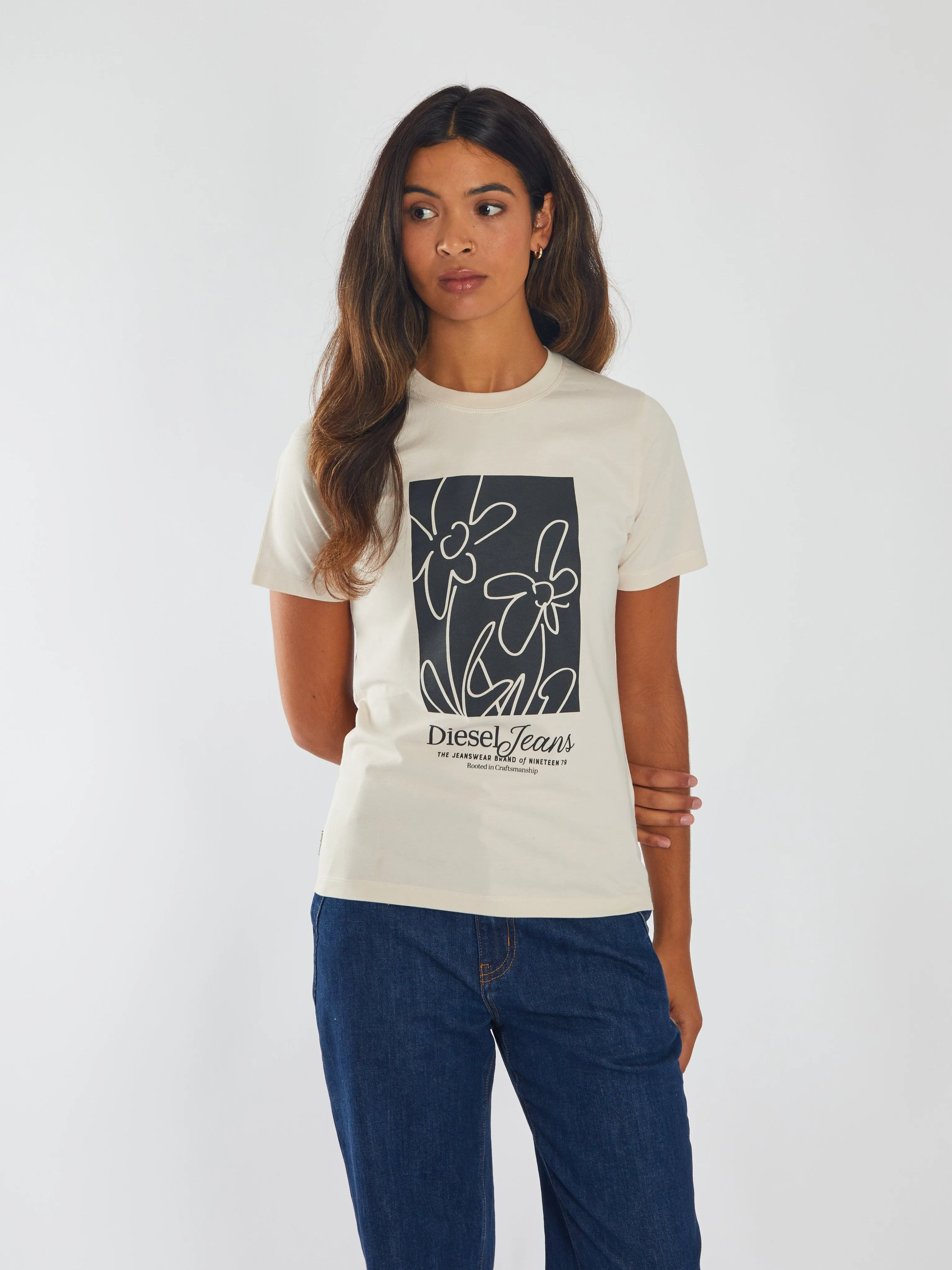 Mila Tee Stone White Classic Fit