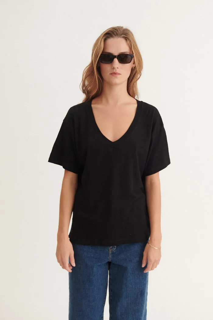 Street Casual Look Ryda V-Neck Tee - Black