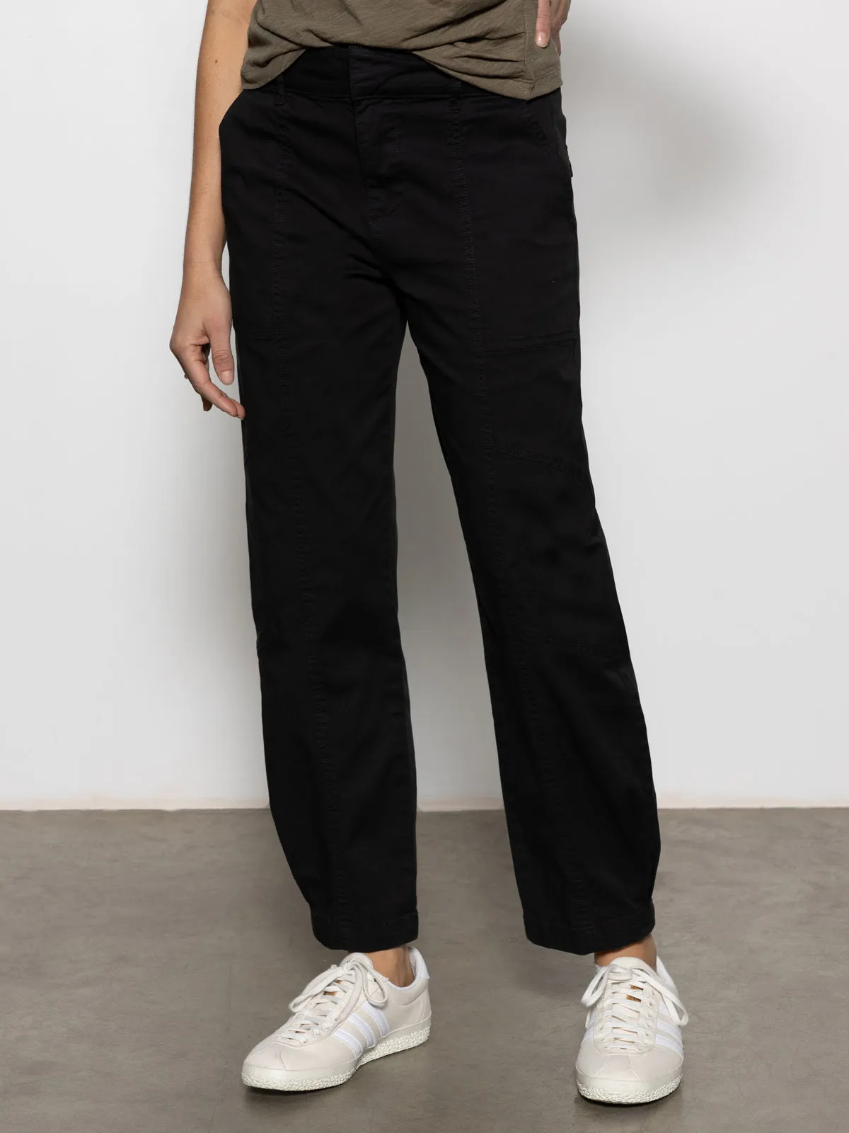 Sahara Tapered Standard Rise Pant Black SeamlessConstruction