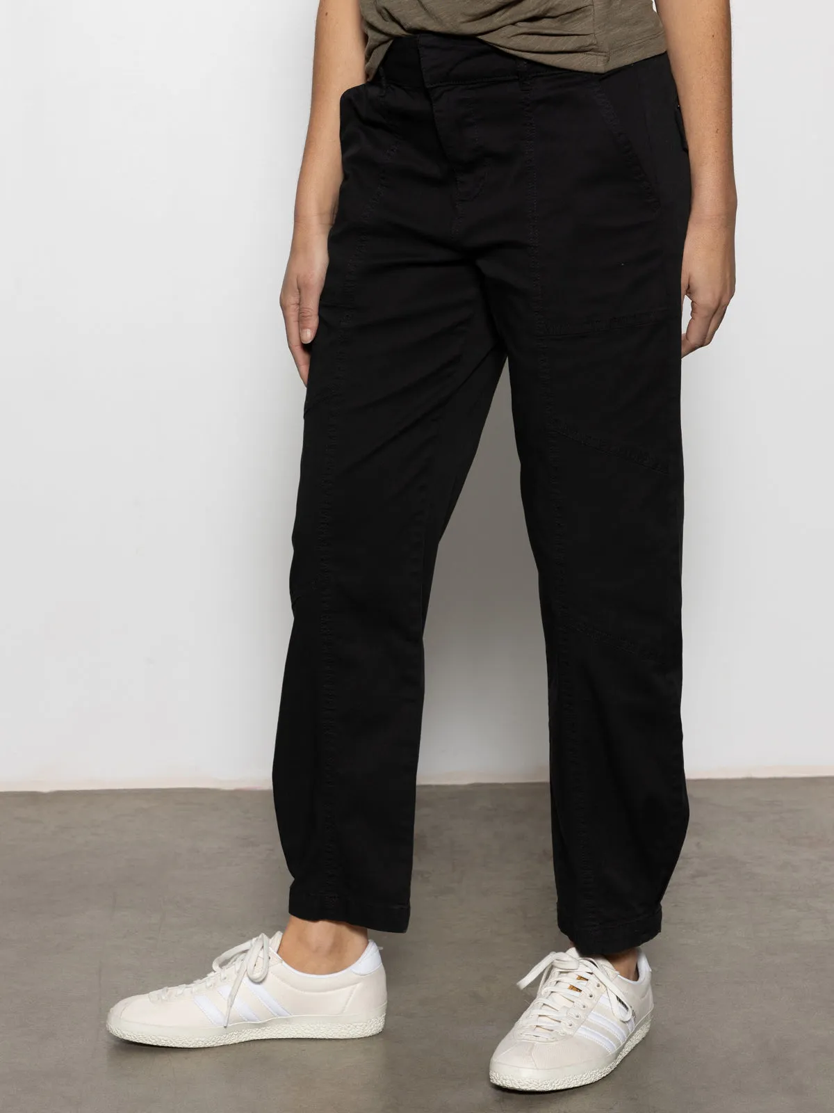 Soft Interior Sahara Tapered Standard Rise Pant Black