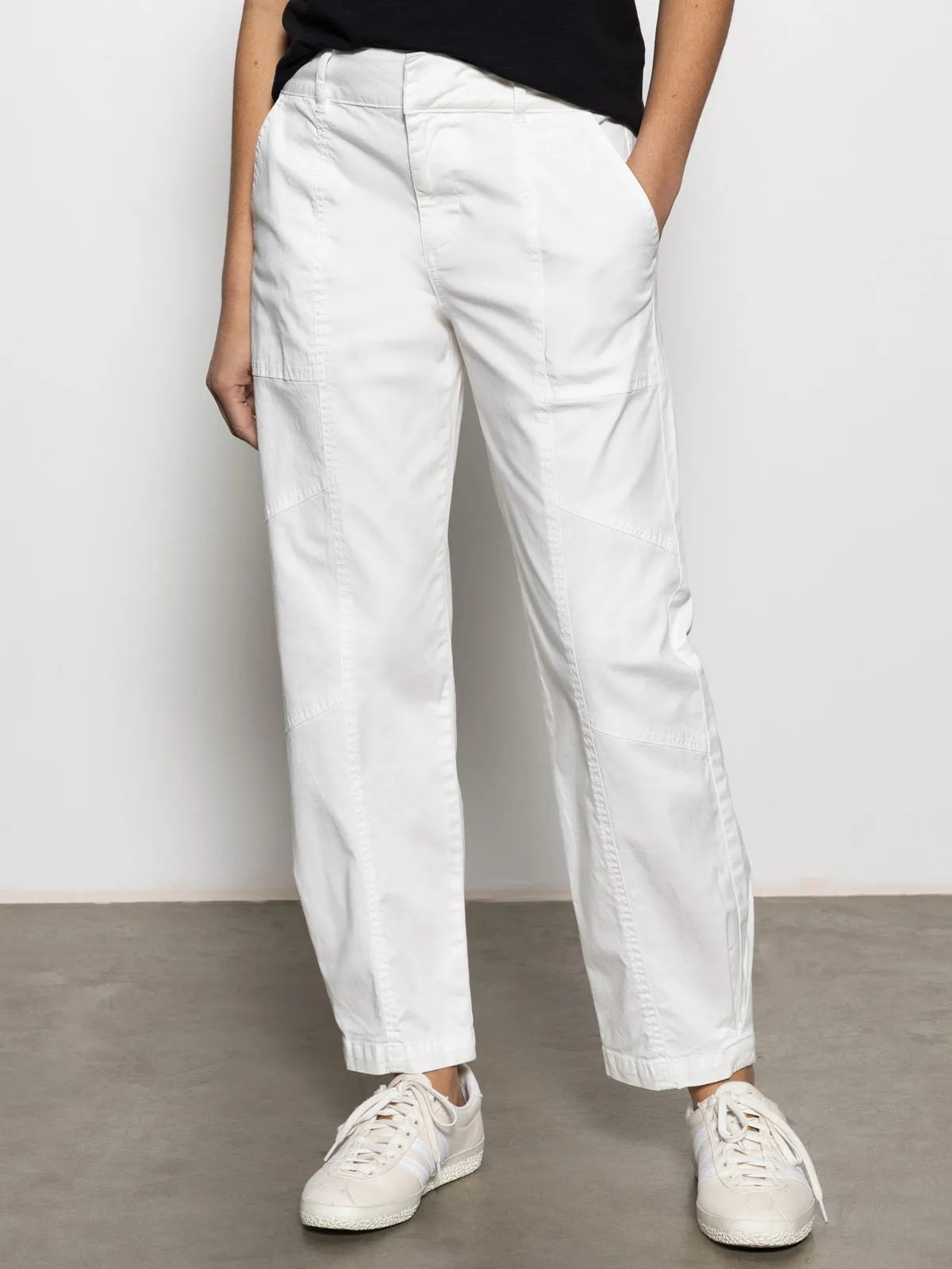 Fitted waist Sahara Tapered Standard Rise Pant Chalk