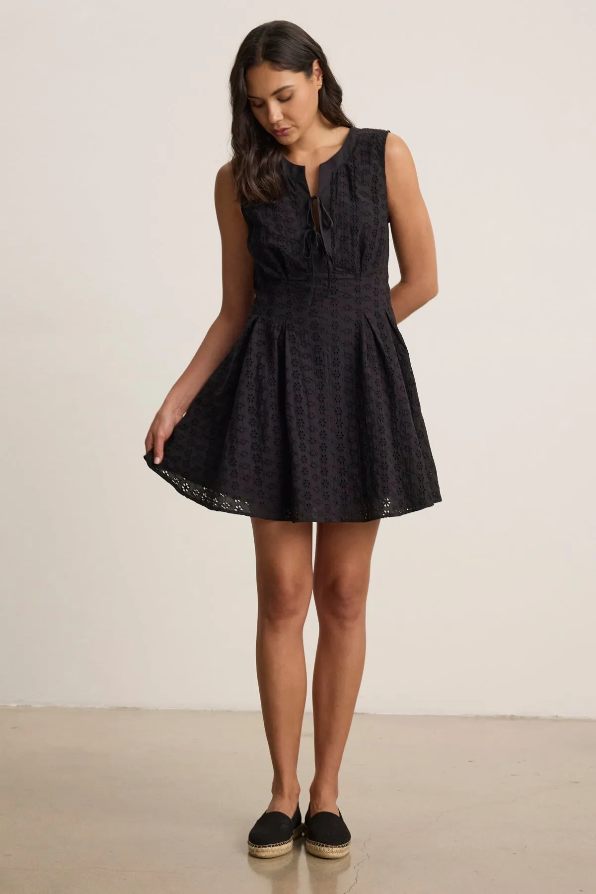 RUTH EYELET DRESS Minimal Curve Stylish Appearance