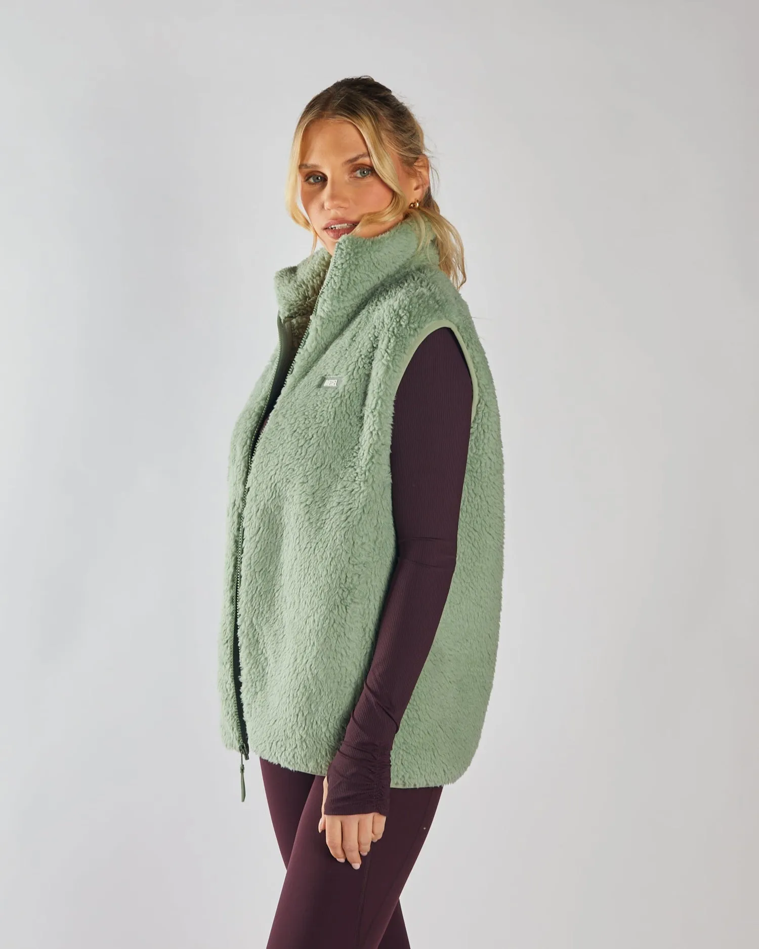 Sia Fleece Gilet Moss Green goes with sweatpants