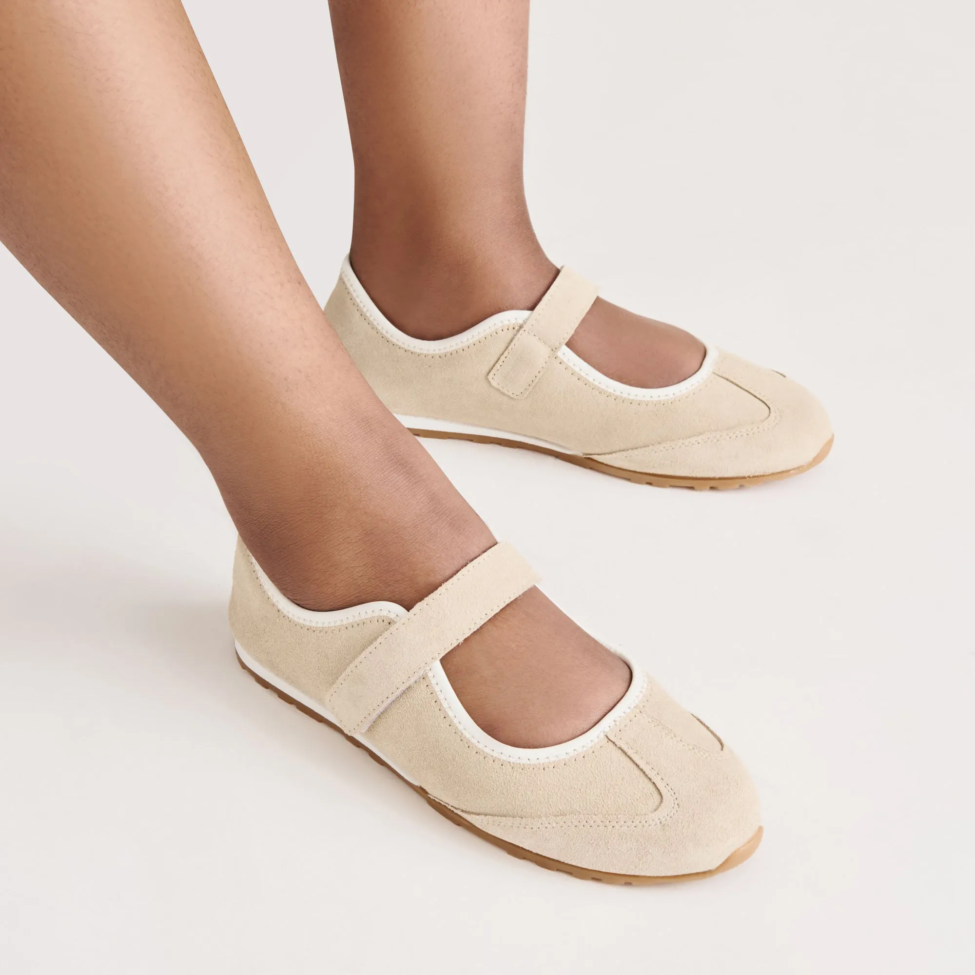 SOFYA SNEAKERS CAMEL SUEDE Trendy Appearance