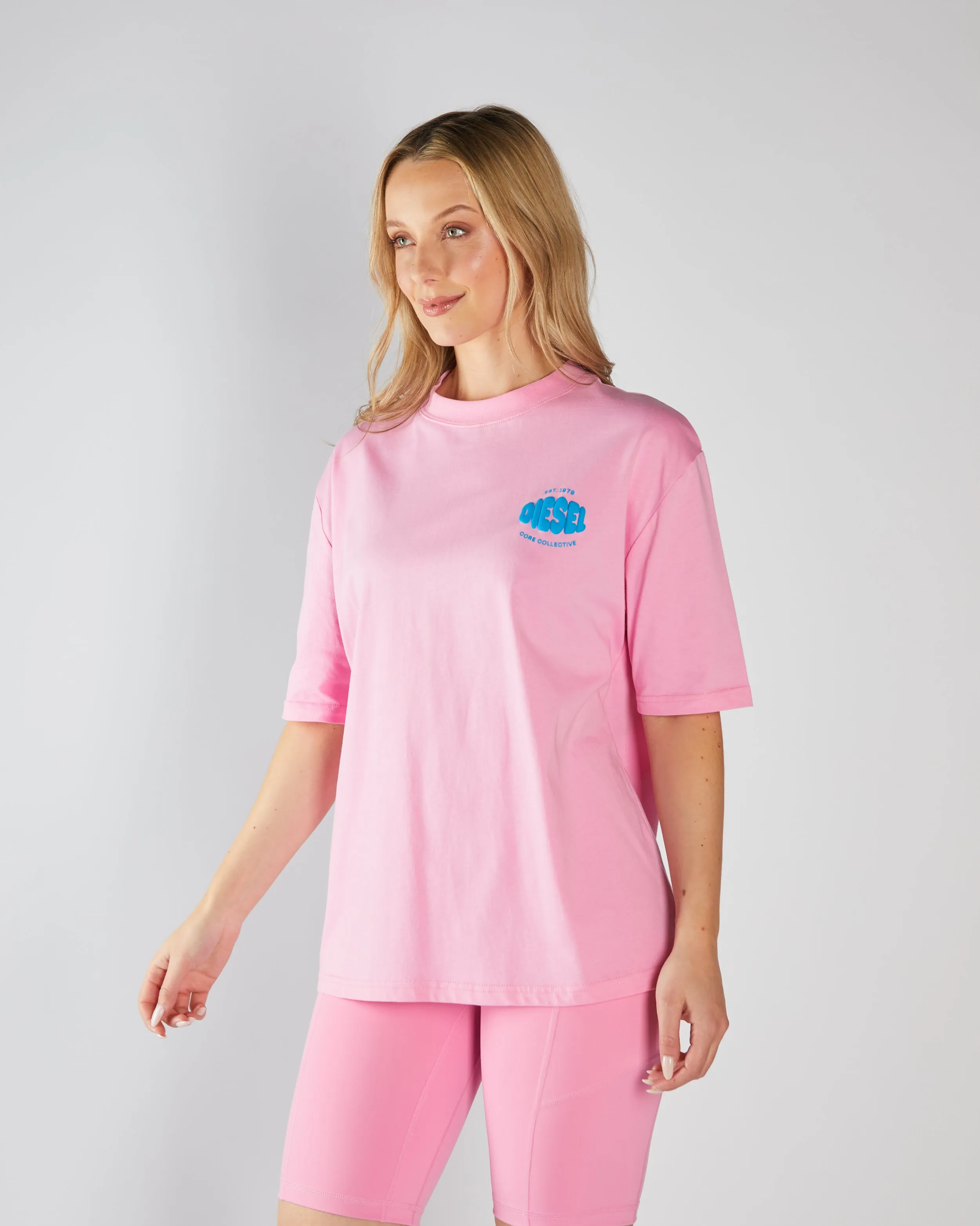 Sporty Chic Seasonal Outfit Marieke Tee Polly Pink