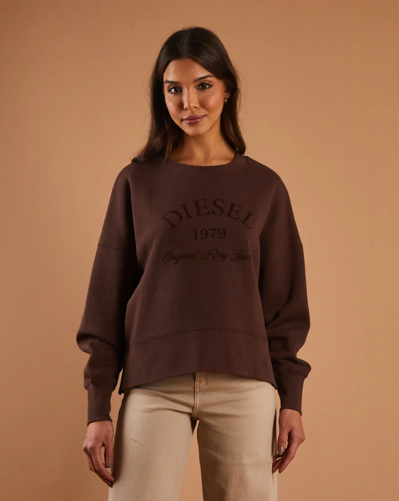 product neutral versatility Stain-Resistant Brielle Sweatshirt Deep Coco