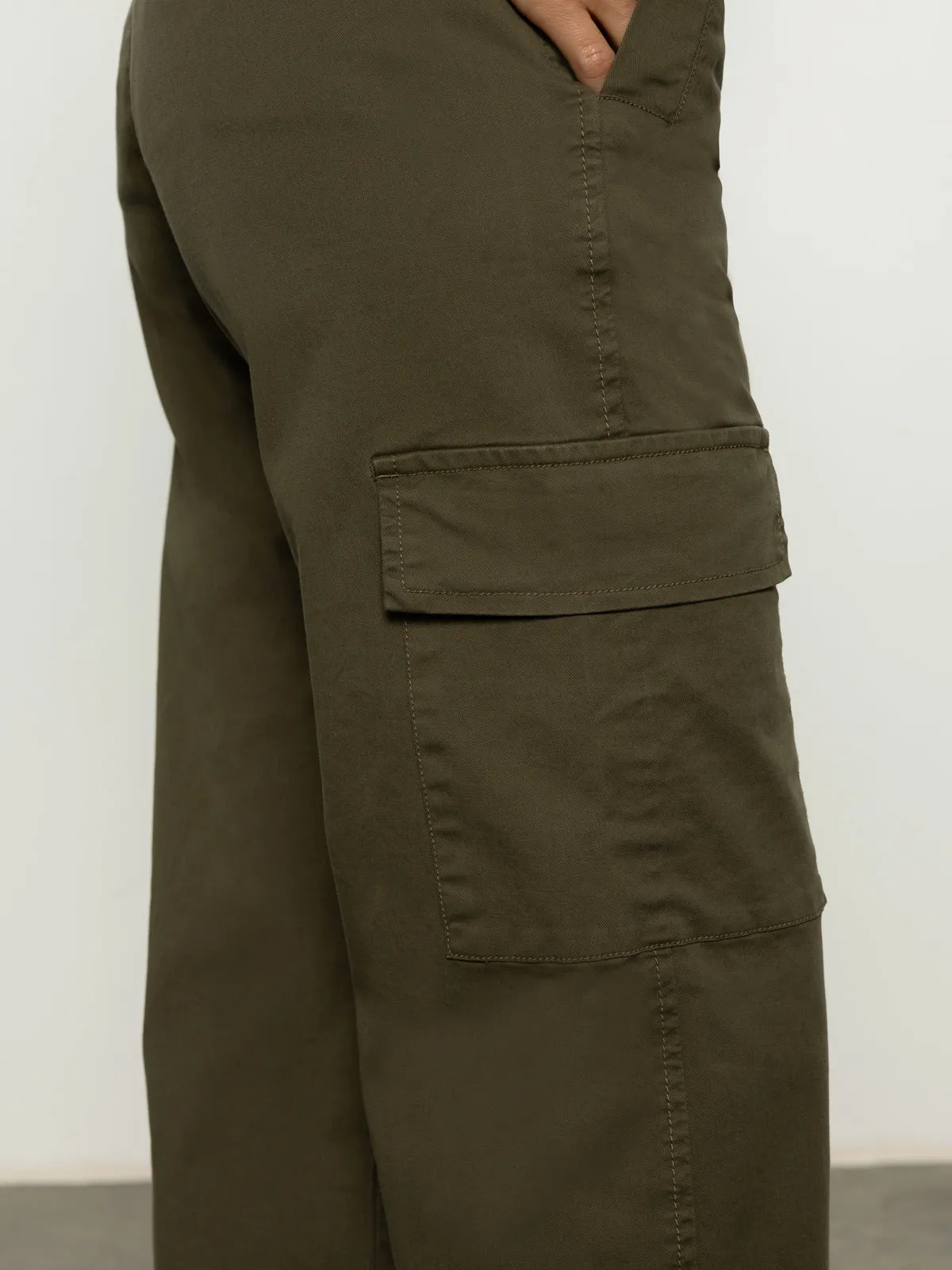 Everyday Comfort Wear Neutral Style Take Over Jogger Mid-Rise Pant Kalamata