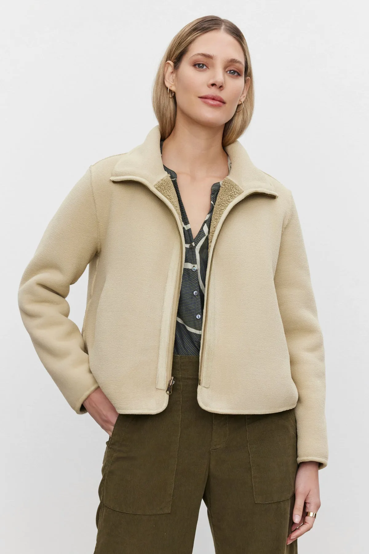 REBA REVERSIBLE SHERPA JACKET Packable design