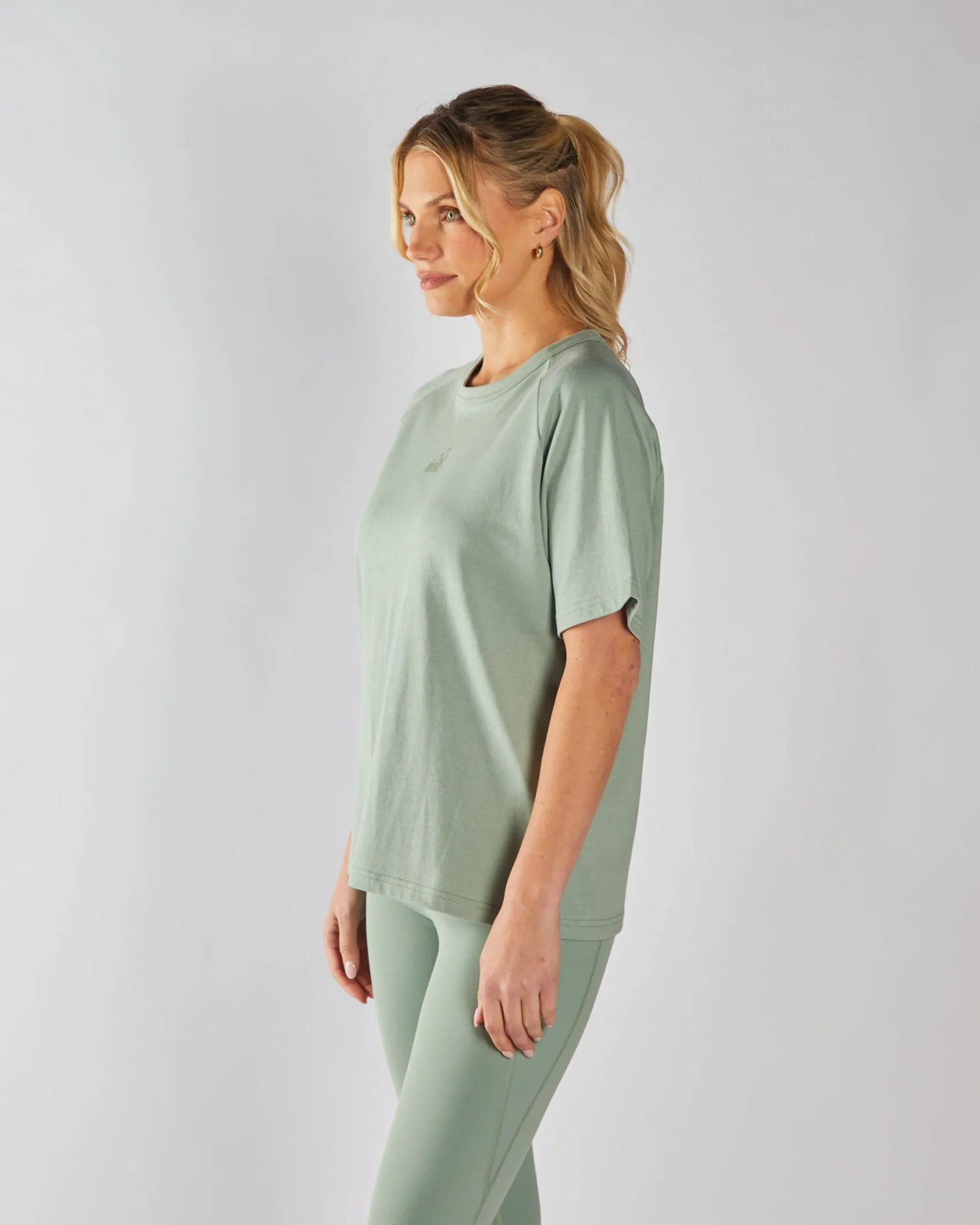 Gia T-Shirt Moss Green Comfy Essentials