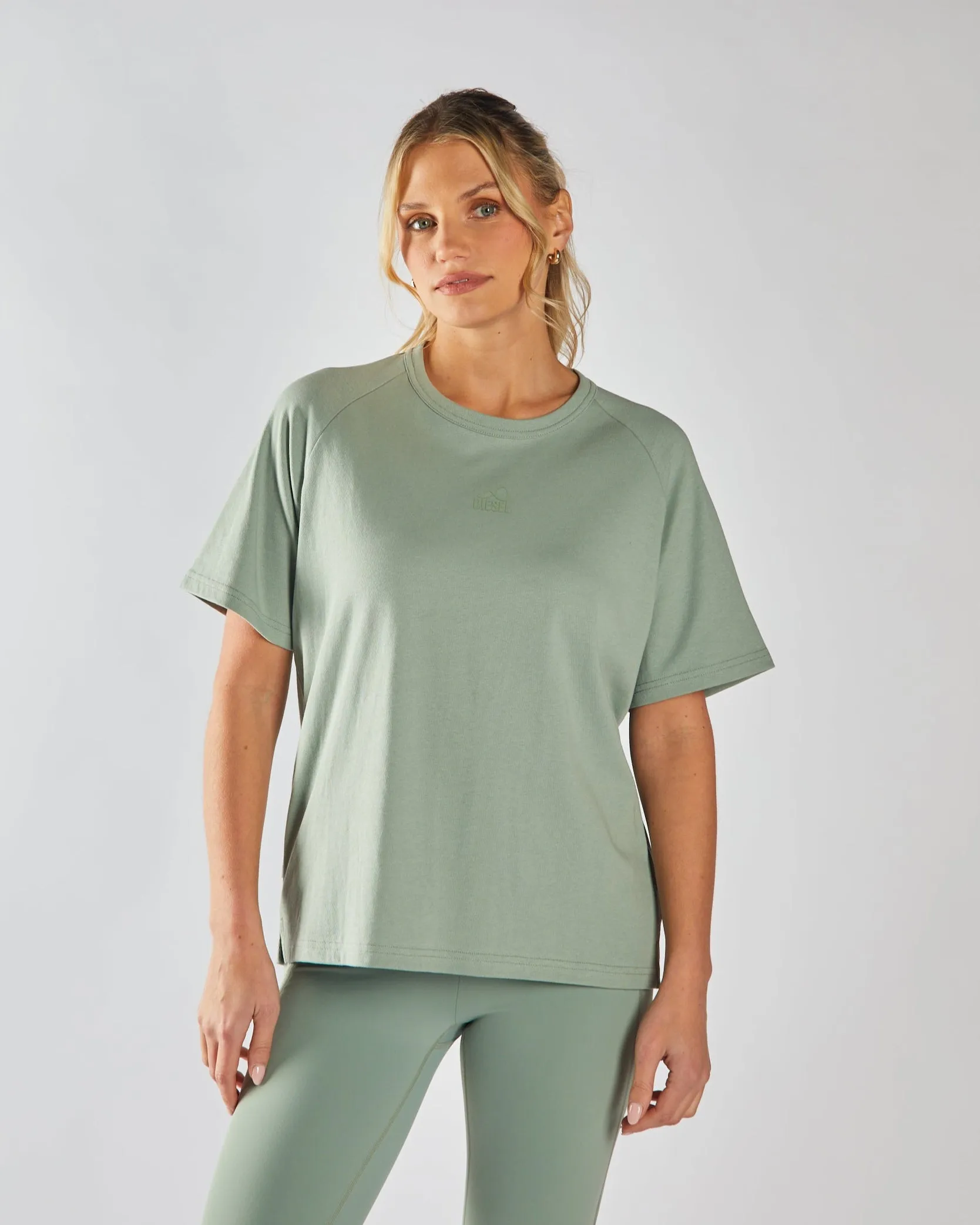 Gia T-Shirt Moss Green Breathable Layer Fit