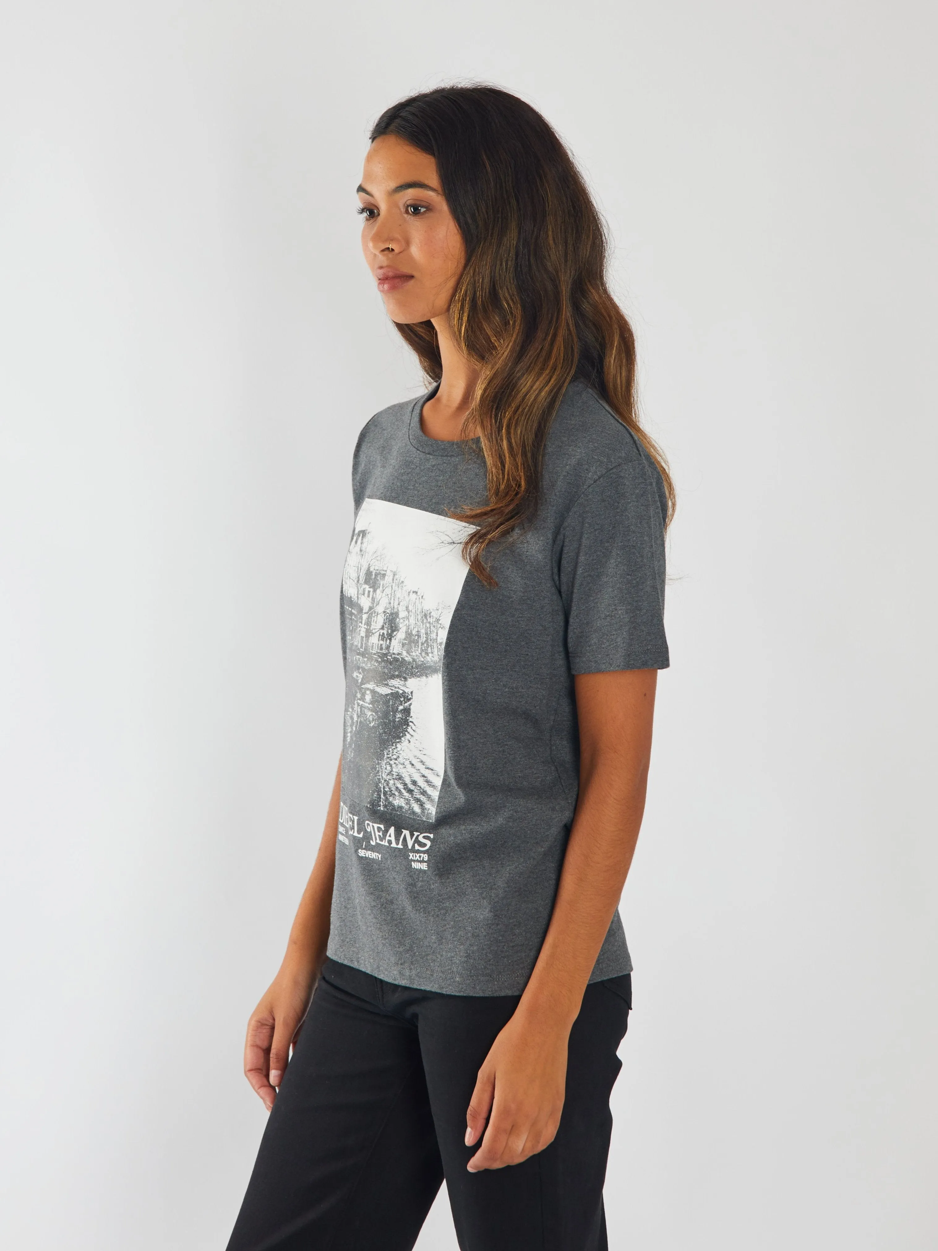 Soft and Light Monsoon Tee Grey Pebble